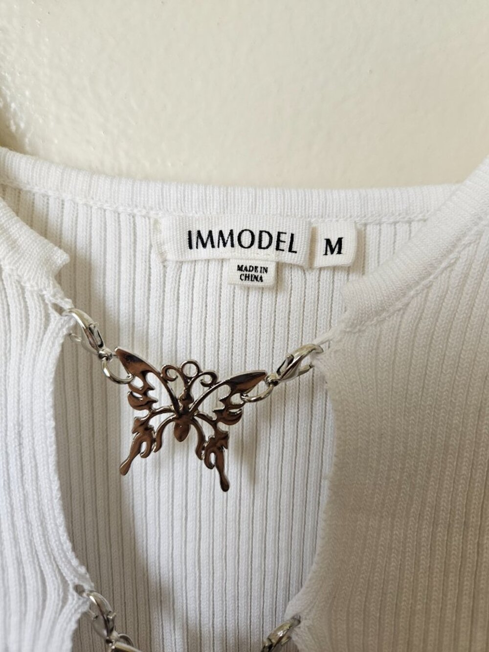 Butterfly Clasp Tank Top - Picture 3 of 5